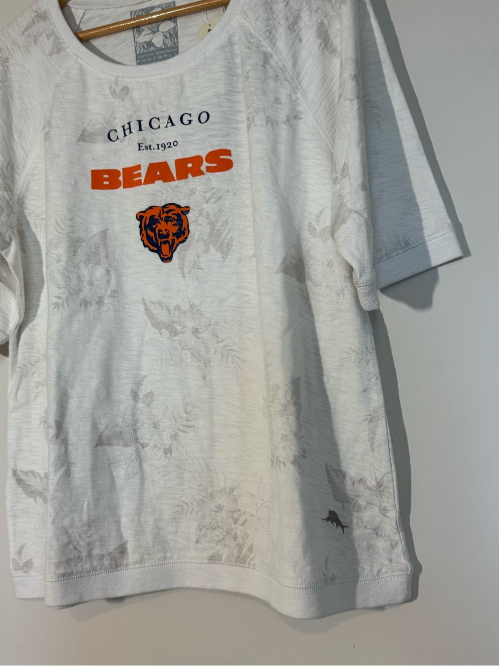 NEW Tommy Bahama Chicago Bears Floral Blitz Tee NWT Women’s XL - Picture 6 of 7